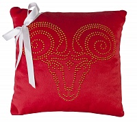 Подушка «Знак зодиака Овен», красная, цена: 750 руб.